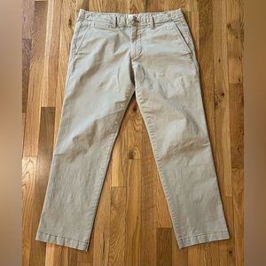 Gap khaki pants / size 32/30 mens